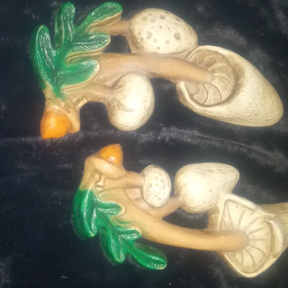 1970's Chalkware Mushroom Plaques - Picture 5 of 10